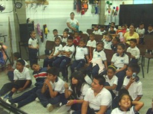 Niños en sala de titeres Niños en Sala de Títeres