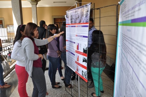 Estas jornadas de exhibición de los posters dentro de las jornadas científicas, se están realizando en la Facultad de Odontología en el Edificio del Rectorado de la ULA (Foto Lánder Altuve)
