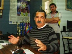 El profesor Norberto Parada al momento de brindar sus declaraciones (Foto: Marlene Otero)