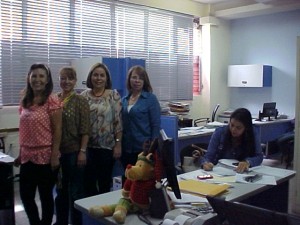 Las licenciadas de la Unidad de Administración reciben con beneplácito la dependencia remodelada (Foto: Marlene Otero)