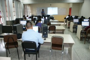 El profesor universitario representa en estos momentos un factor determinante de nuestro avance académico en la institución.  Foto: RDF