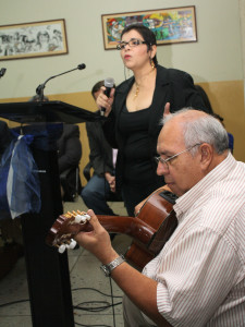 El acto contó con la interpretación de canciones por la profesora Milagros Rangel (Foto: José Armando Vivas)