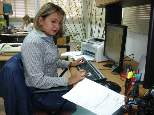 Trabajadores de Nómina pendientes de los trámites administrativos con el personal jubilado, pensionado y sobrevivientes. (Foto: RDF)