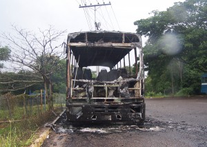 Con este tipo de hechos resta a la Universidad parte del sistema funcional, perdiendo una ruta que trasladaba a los estudiantes a la zona del centro de la Ciudad. (Fotografía: María Virginia Vivas Salinas)