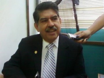 Profesor Omar Pérez Díaz, coordinador administrativo 